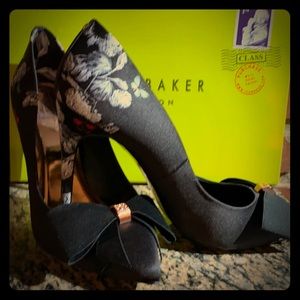 TB  Black heels 👠